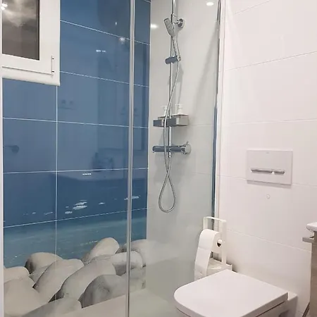 アパート Eros Apartament カレーリャ