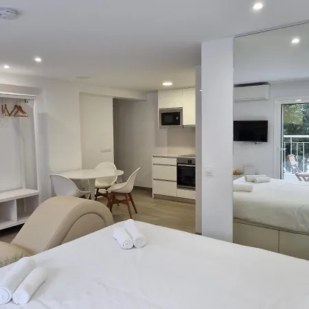 アパート Eros Apartament カレーリャ